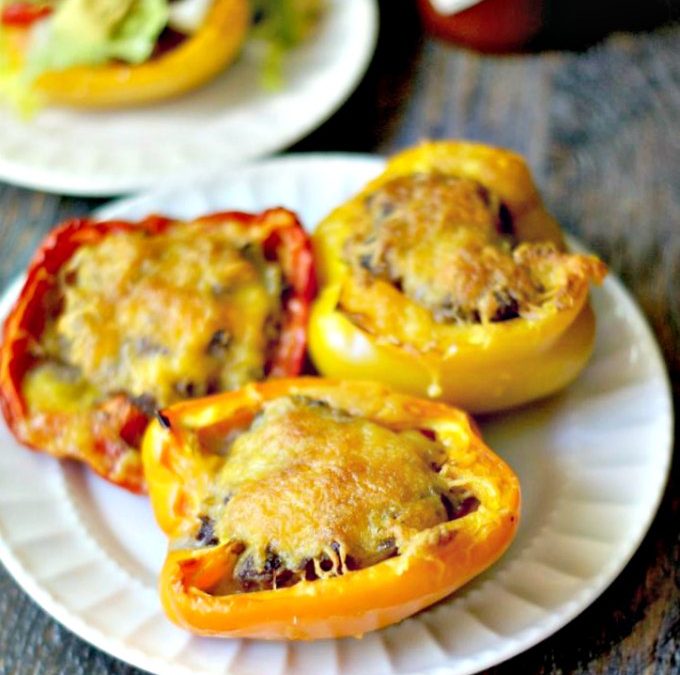 Oksefilet i peberfrugter med simpel salat