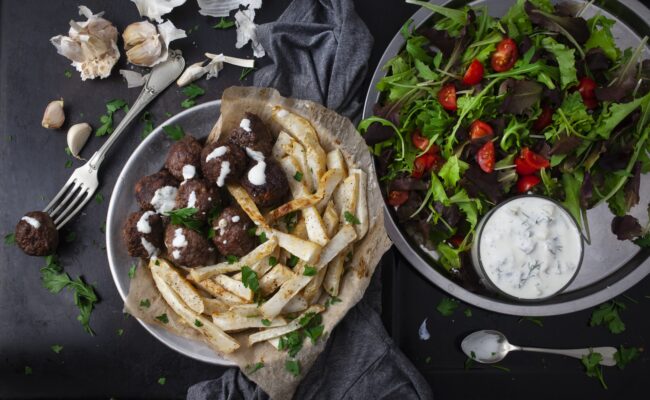 ketoliv-Græske frikadeller med soltørrede tomater og feta-overview