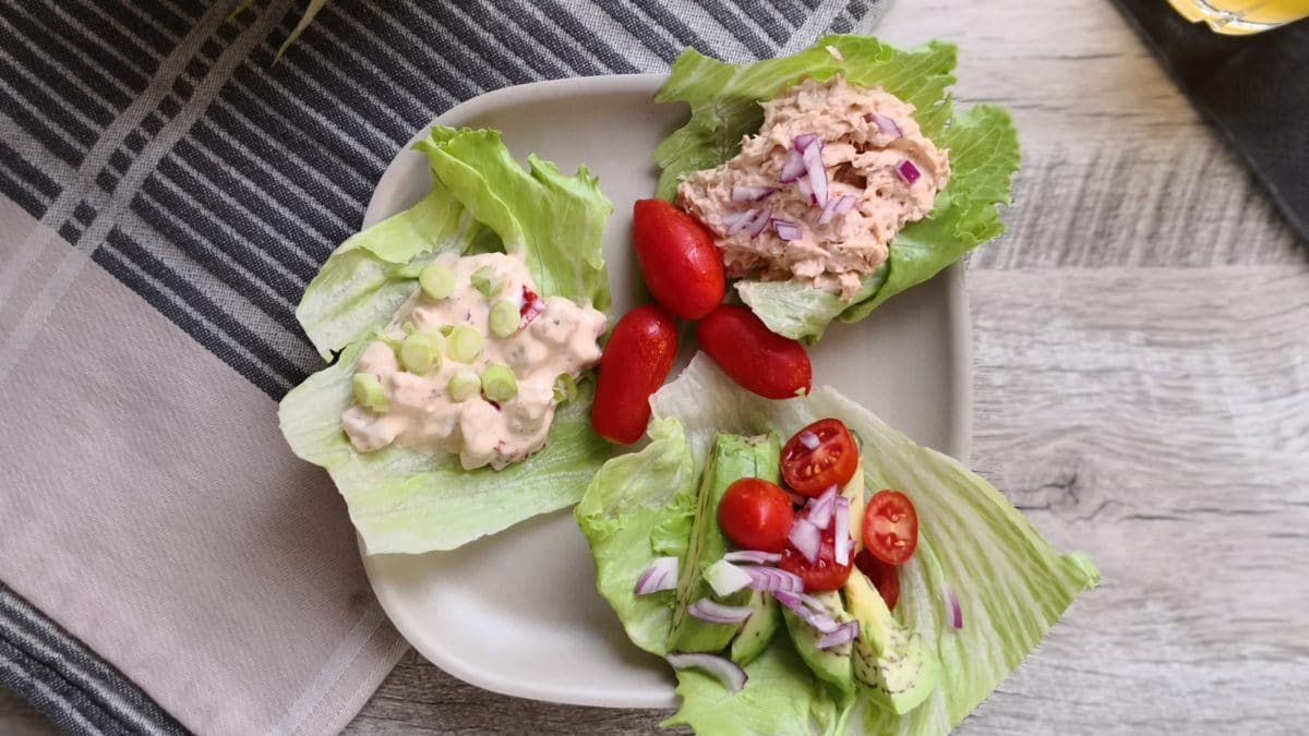 Salat madder med hønsesalat, tunmousse og avocado