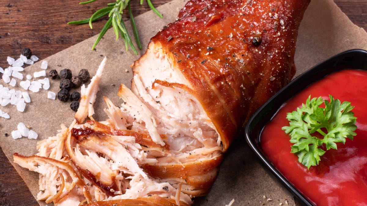 Pulled chicken med avocadosalat og feta