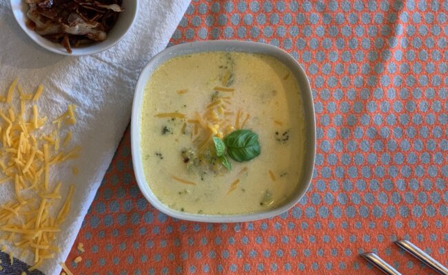 ketoliv-broccoli-cheddar-suppe-overblik