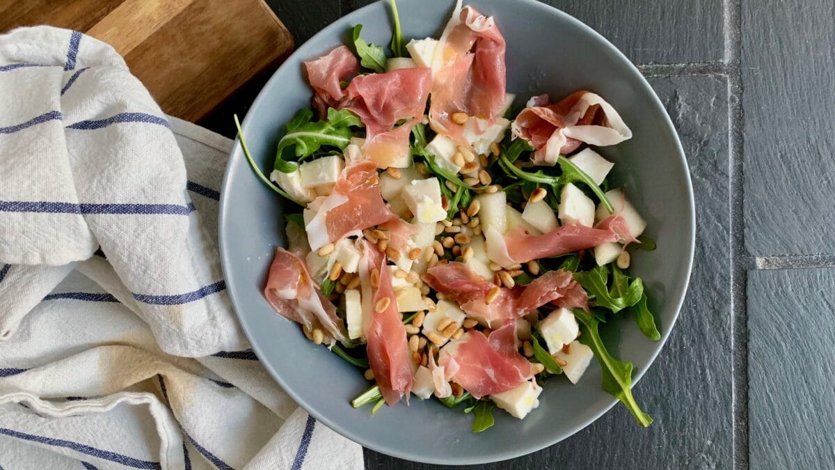 Melonsalat med skinke og vinagretta