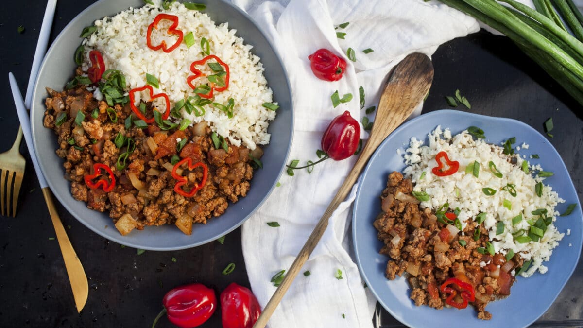 Langtidsstegt chili med blomkålsris