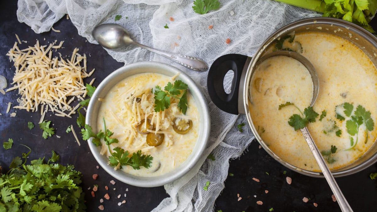 Cremet hønsekødssuppe med blomkålsris