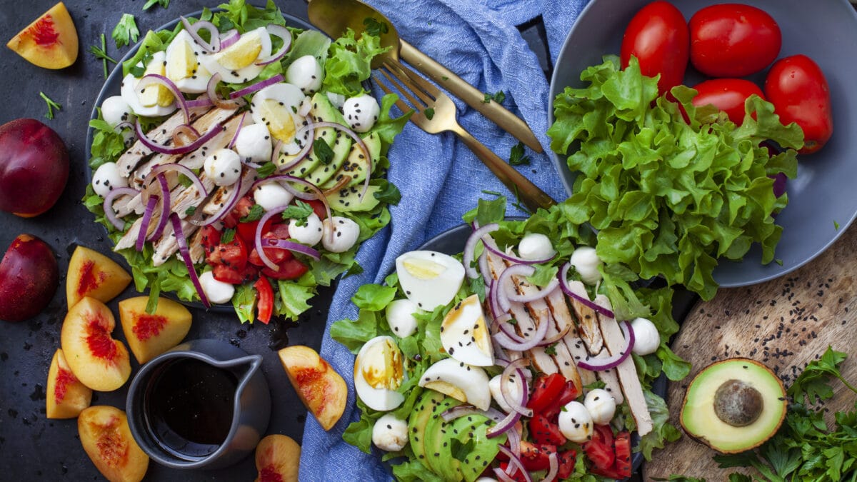 Kyllingesalat med fersken balsamico dressing