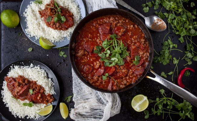 ketoliv-Mexikansk gryderet med oksekød med en grov tomatsalsa til-overview