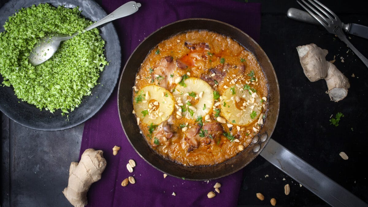 Hawaii-kylling med peanuts og broccoliris