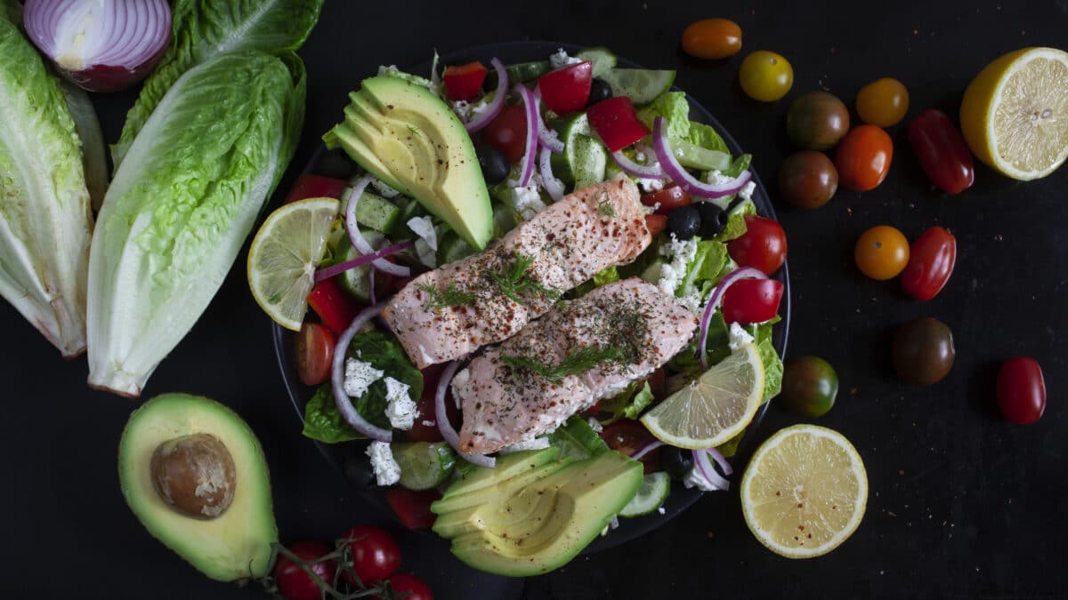 En lækker græsk lakse salat