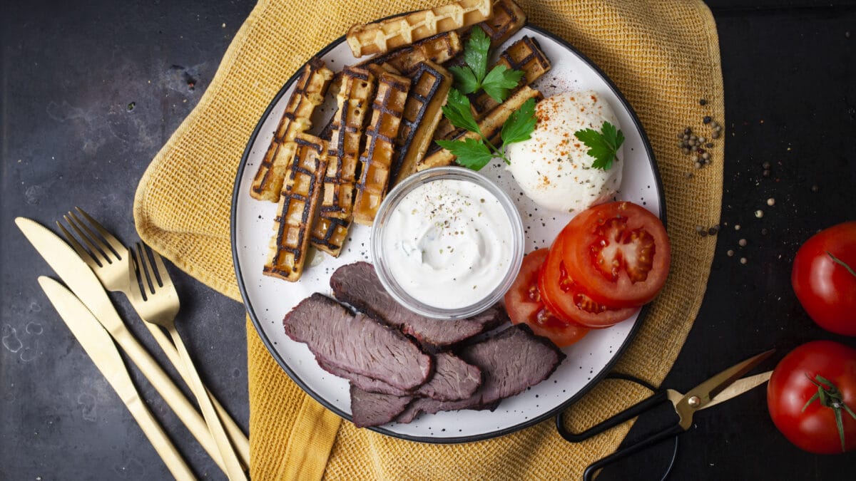 Kalveculotte med chaffelsfritter og tomat mozzarella