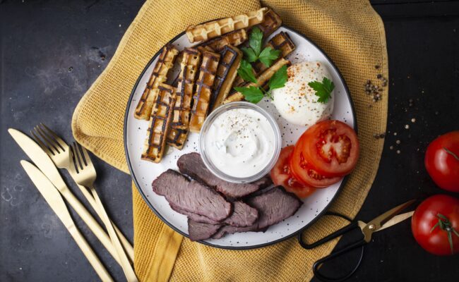 Kalveculotte med chaffelsfritter og tomat mozzarella