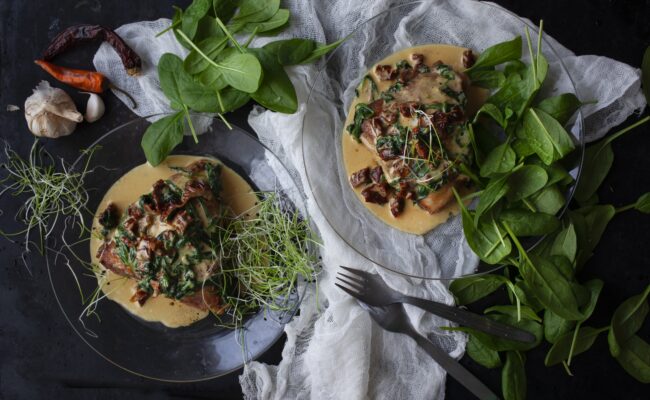 ketoliv-Toscansk kyllingeret med soltørrede tomater og blomkålsris-overview