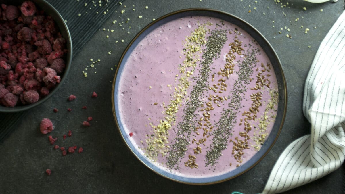 Smoothie bowl, blåbær, hindbær & græsk yoghurt 10%