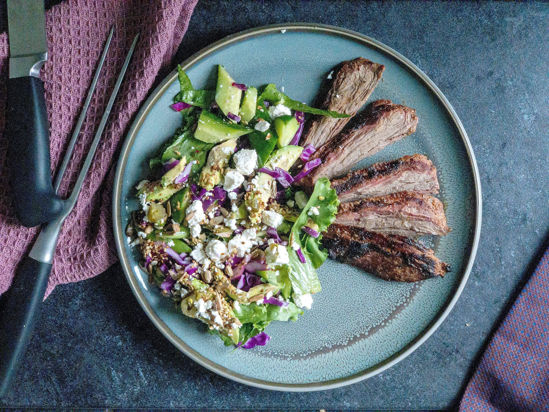 Flankesteak med sprød salat