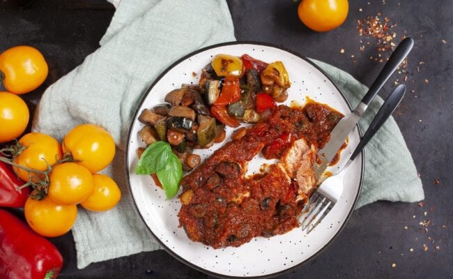 Laks og ratatouille alla livornese