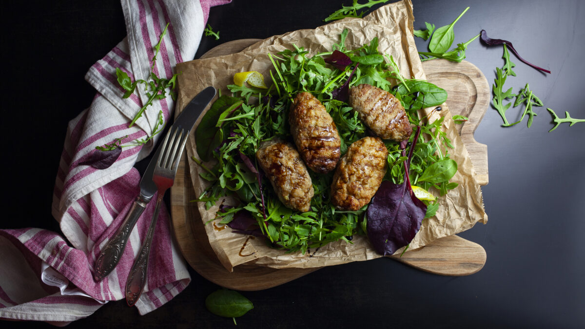 Frikadeller med blomkåls kartoffelssalat