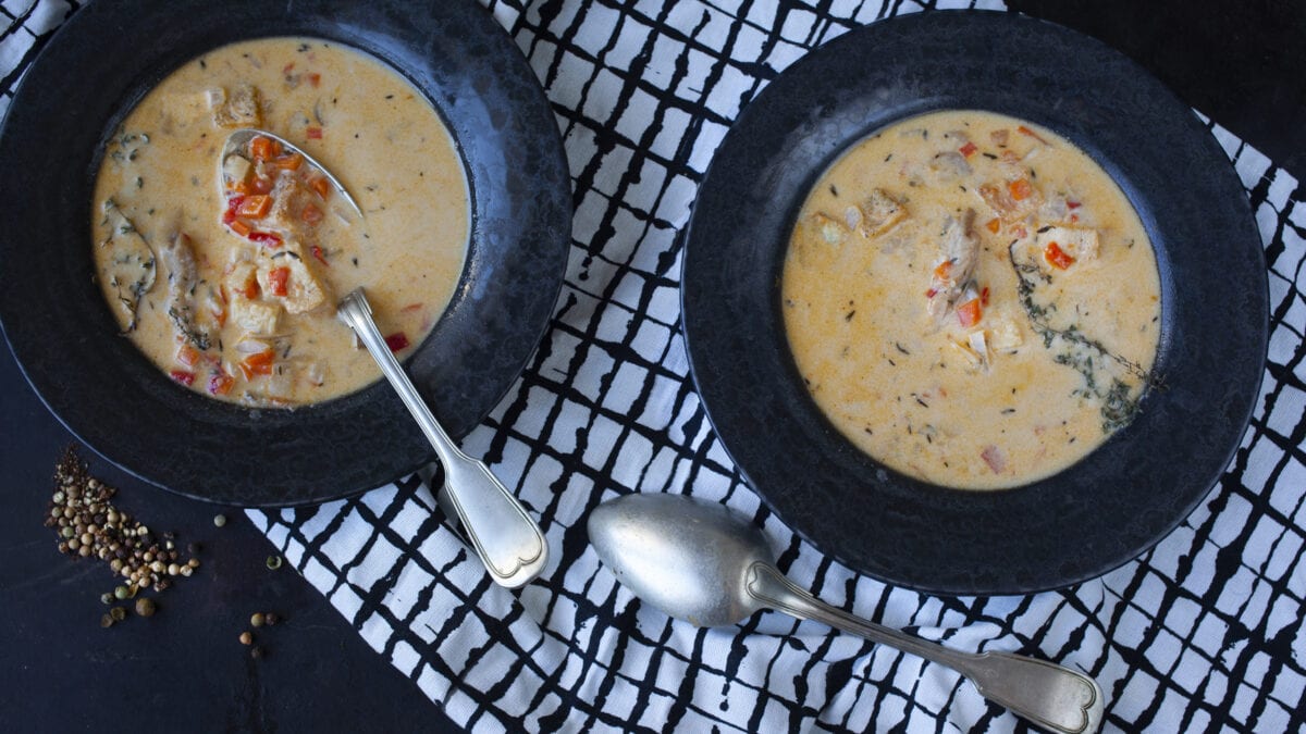 Cremet chowder keto suppe