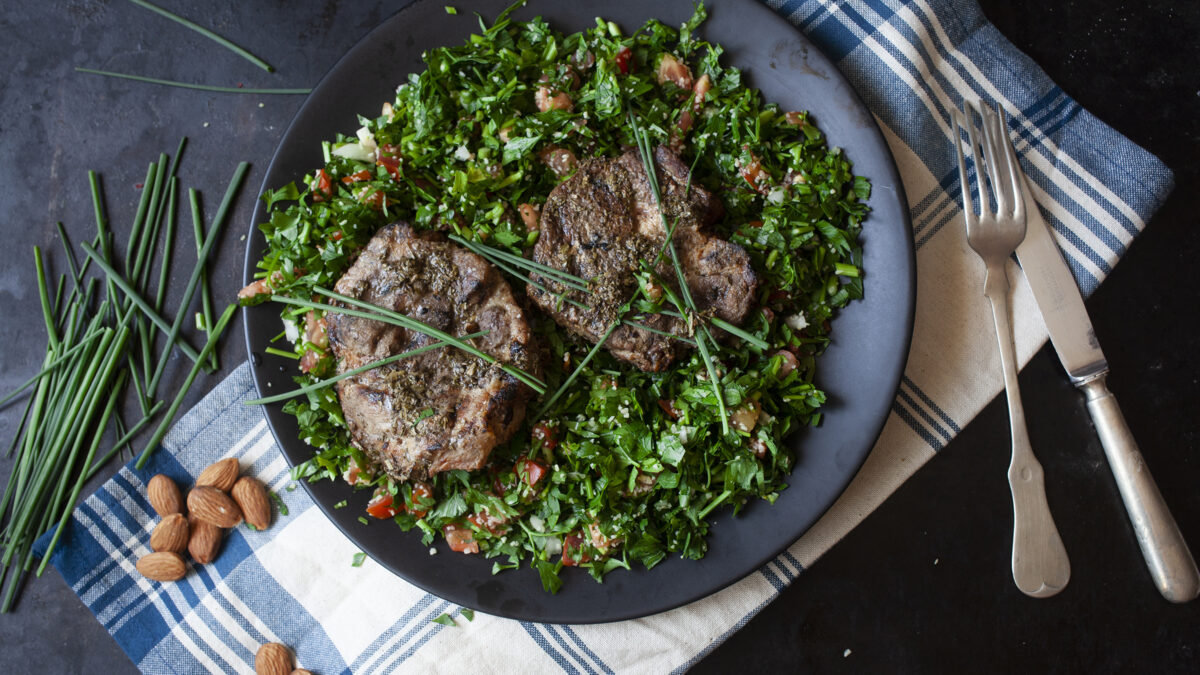 Tabouleh med svinemørbradbøffer