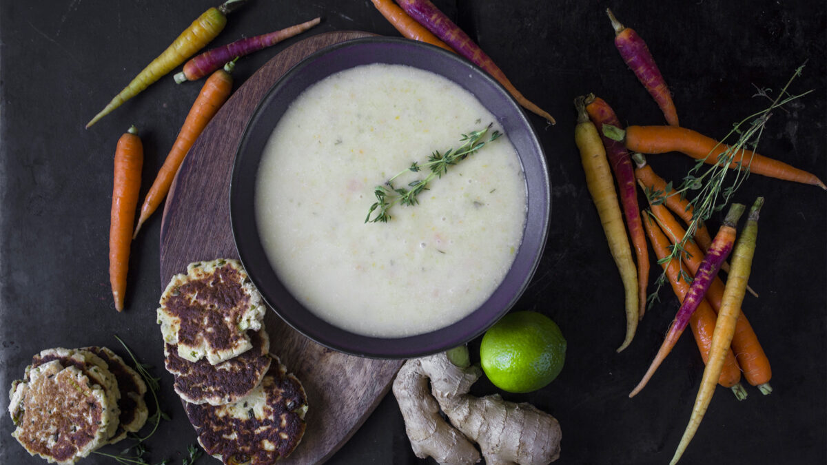 Hønse- og gulerodssuppe med mozzarellabøffer til