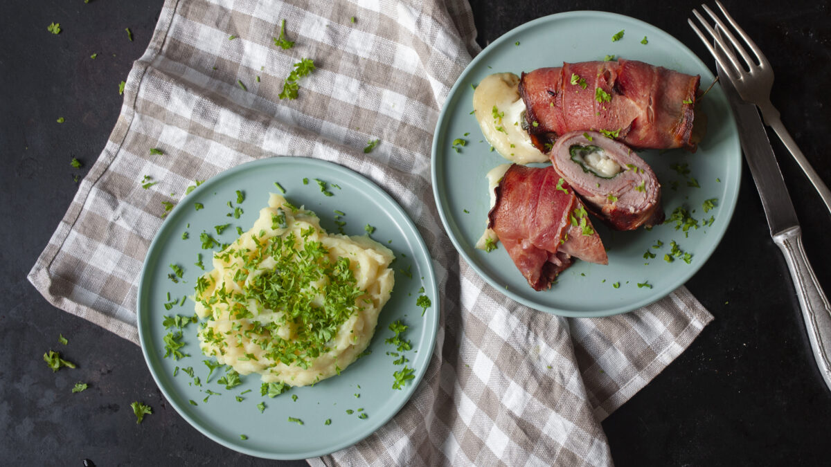 Svinemørbrad med bacon og blomkålsmos